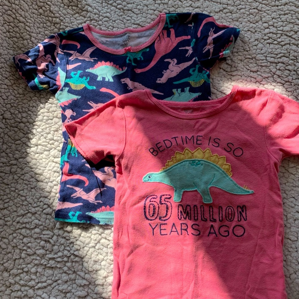 Girl’s pajama tops
